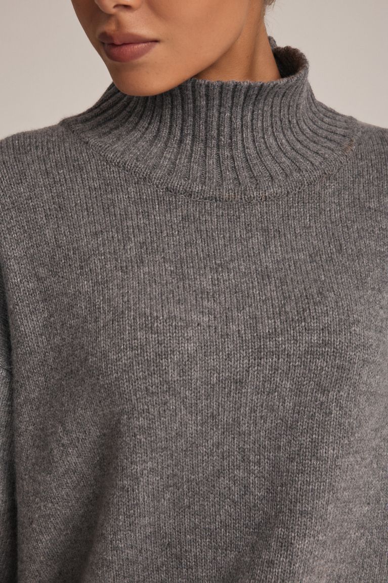 Светр вовна сірий