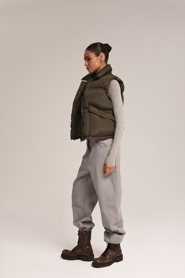 Жилет дутий на блискавці світлий хакі