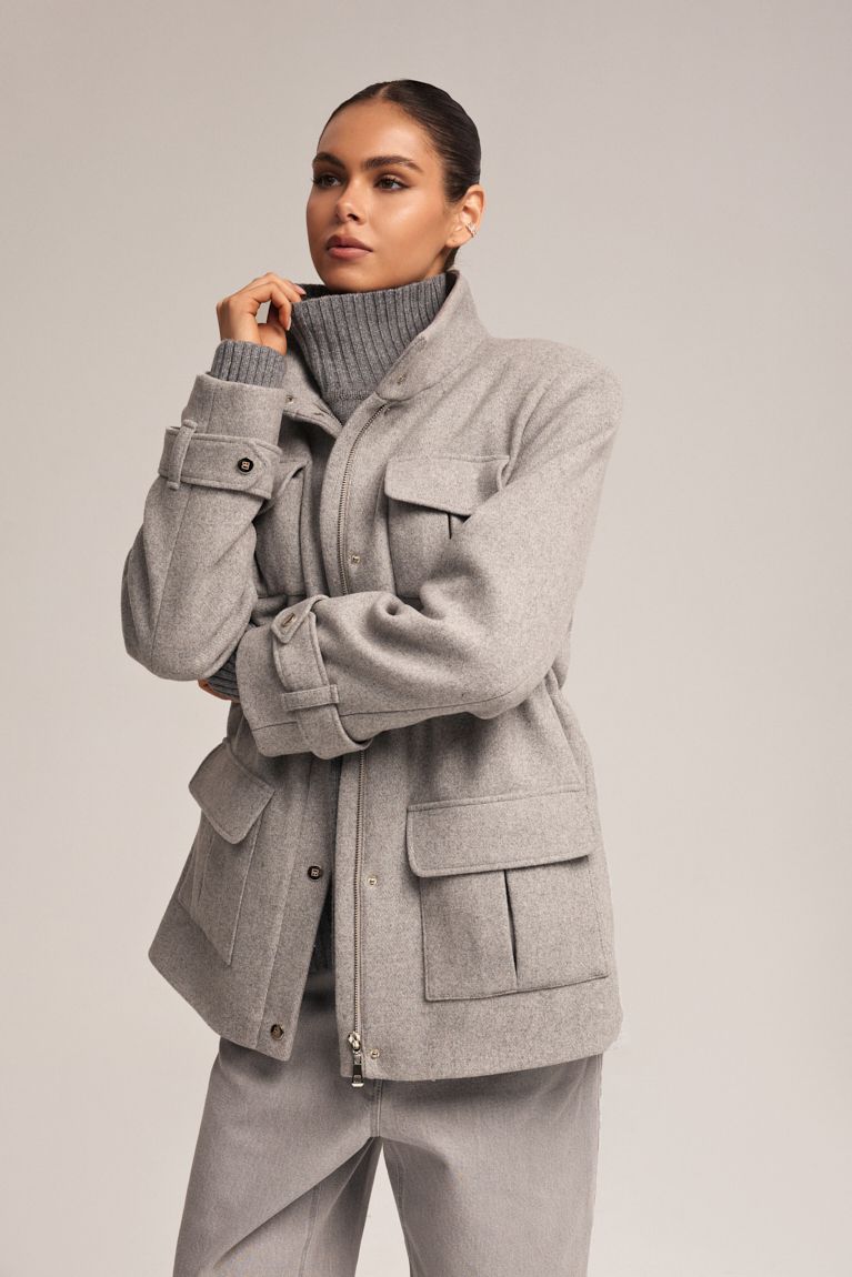 Напівпальто на кулісці