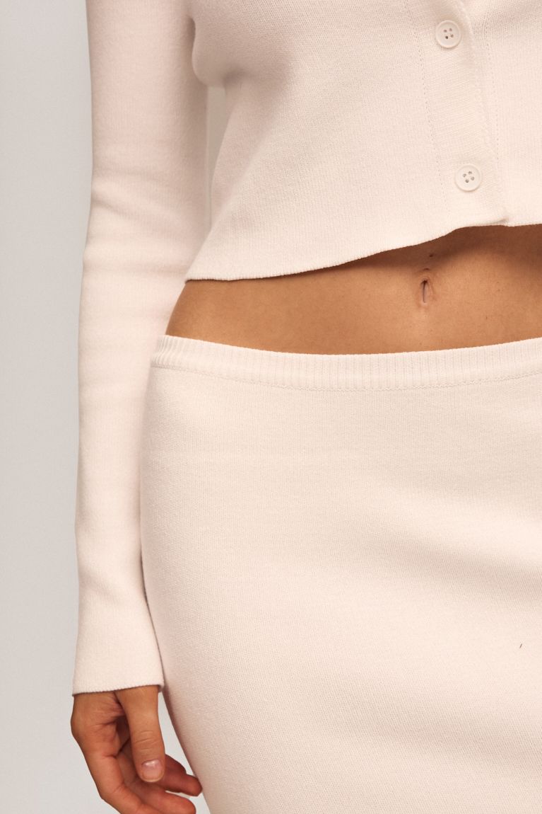 Костюм в'язаний зі спідницею білий