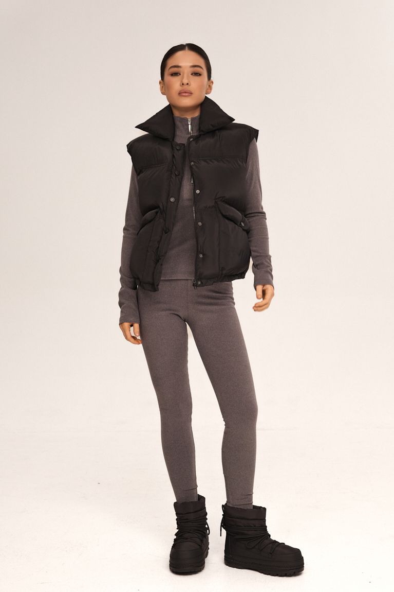 Жилет дутий на блискавці чорний