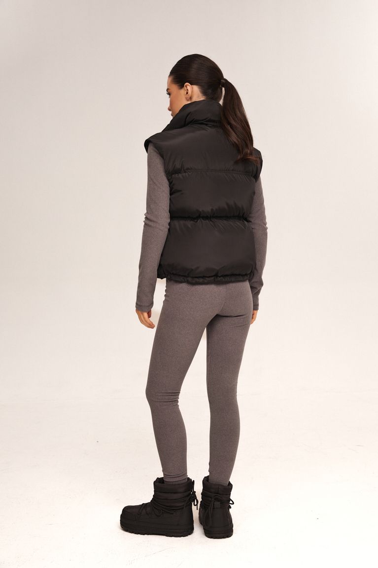 Жилет дутий на блискавці чорний