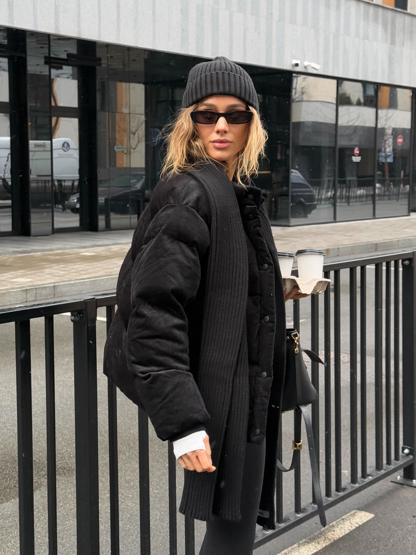 Пуфер вельвет чорний